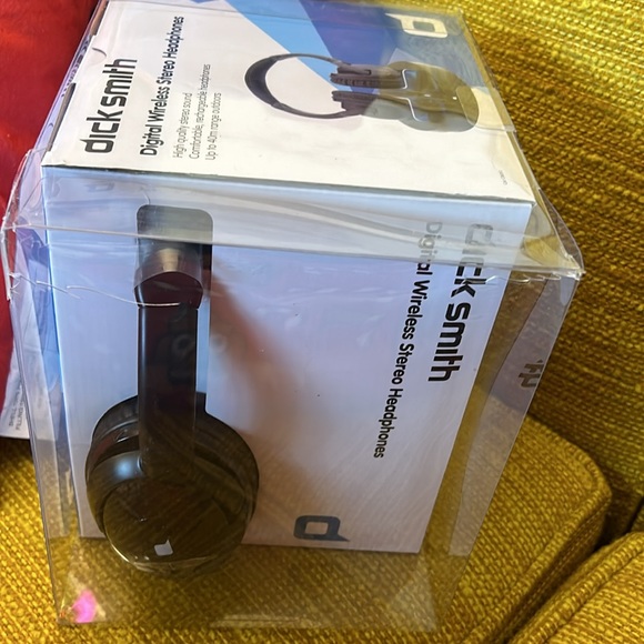 New unopened box. Dick smith digital wireless stereo headphones - Picture 2 of 4